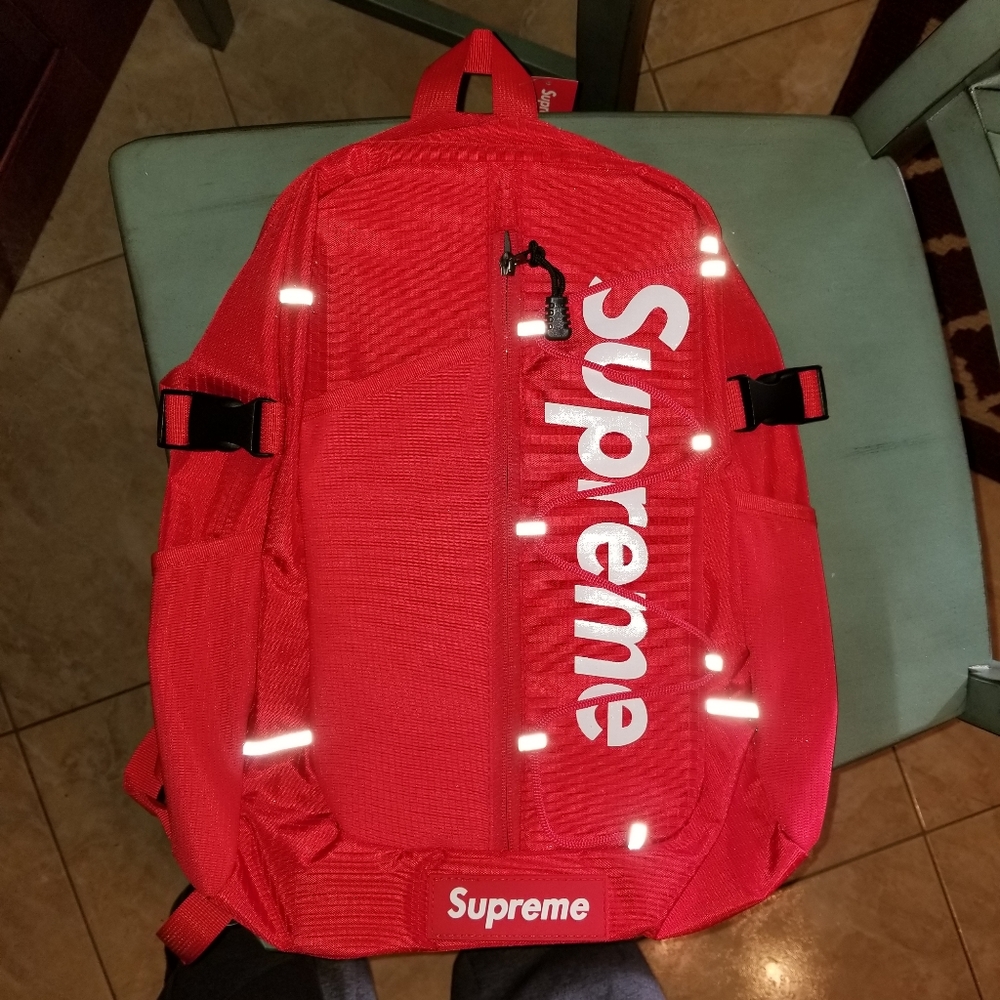 Red Supreme backpack S/S 17 drop